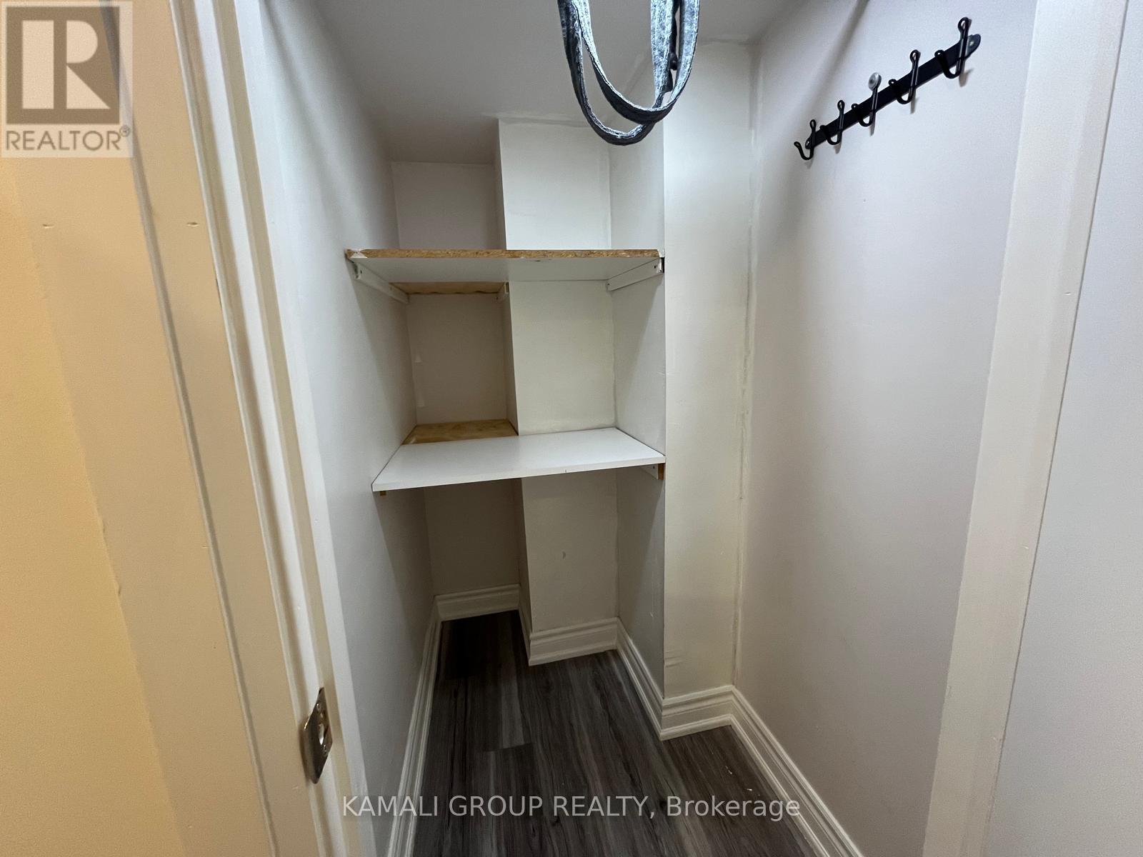 Photo 11 of Bsmt 16 Mosedale Crescent, Toronto ON
