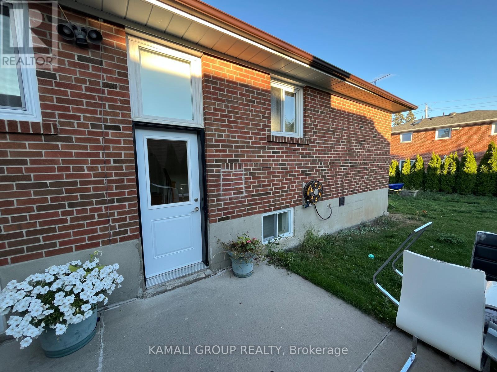 Photo 18 of Bsmt 16 Mosedale Crescent, Toronto ON