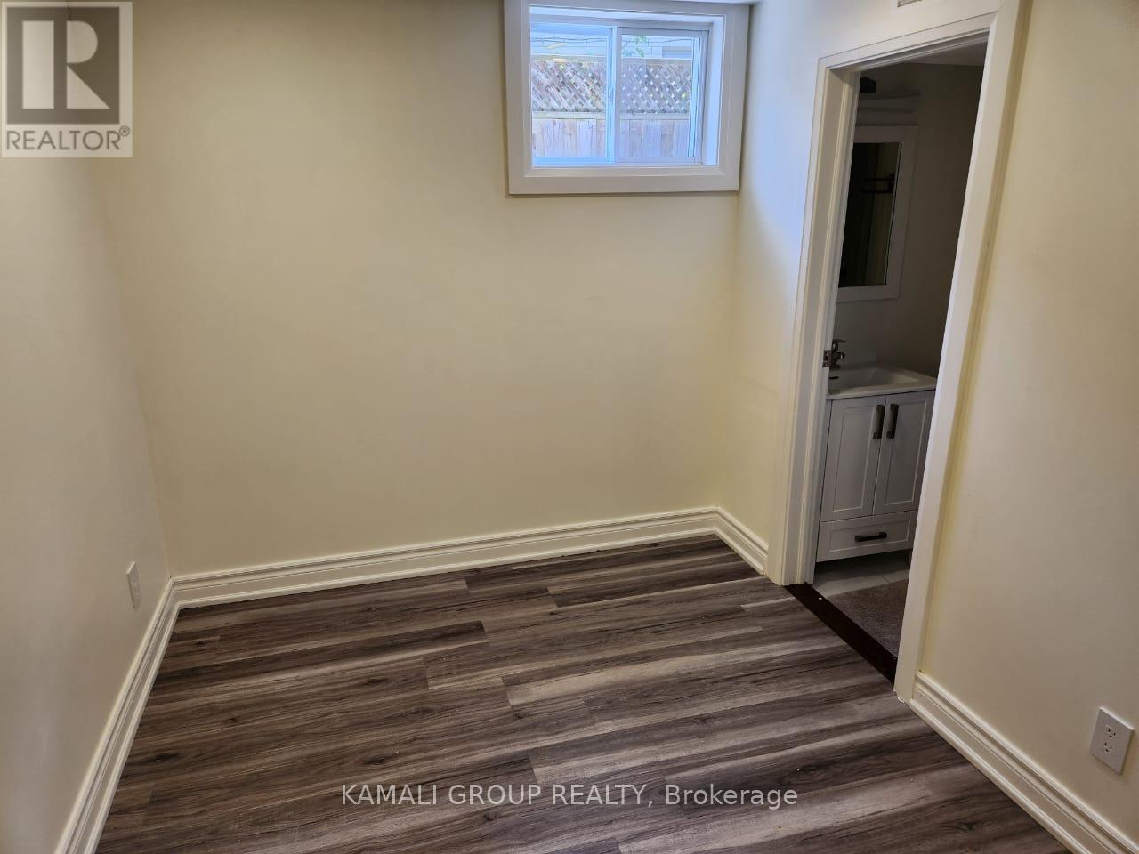 Photo 6 of Bsmt 16 Mosedale Crescent, Toronto ON