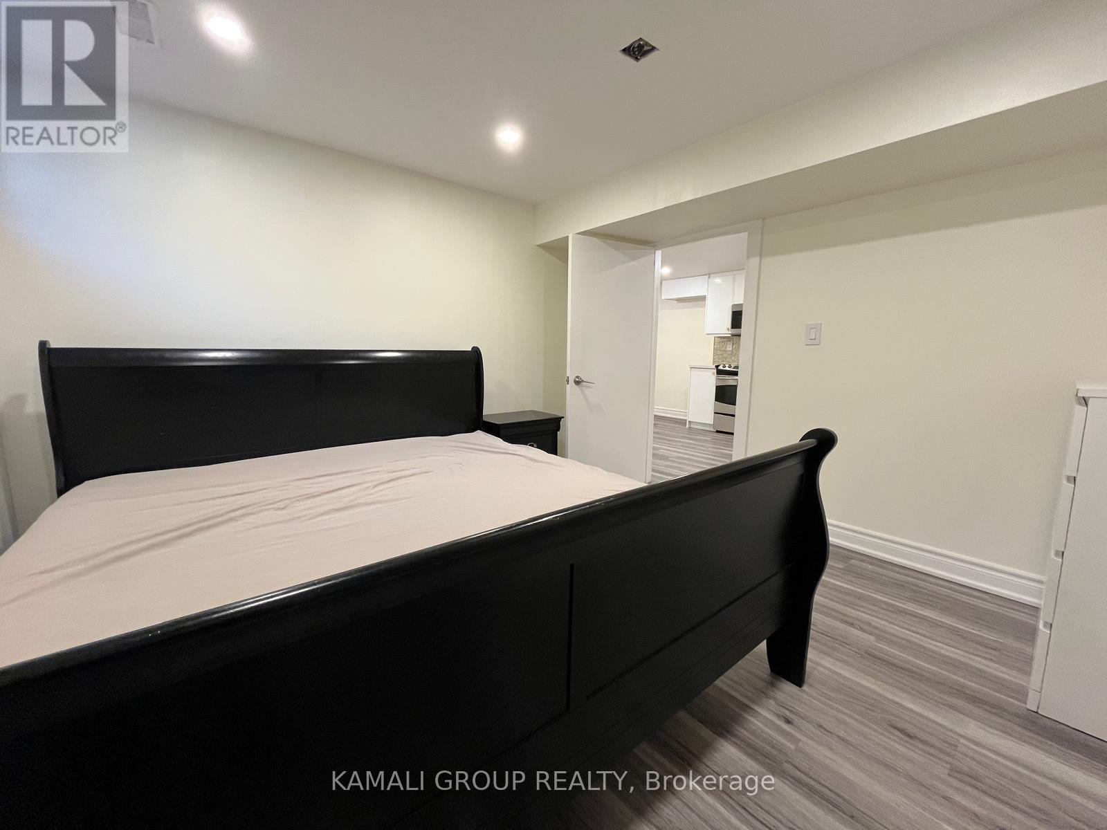 Photo 9 of Bsmt 16 Mosedale Crescent, Toronto ON