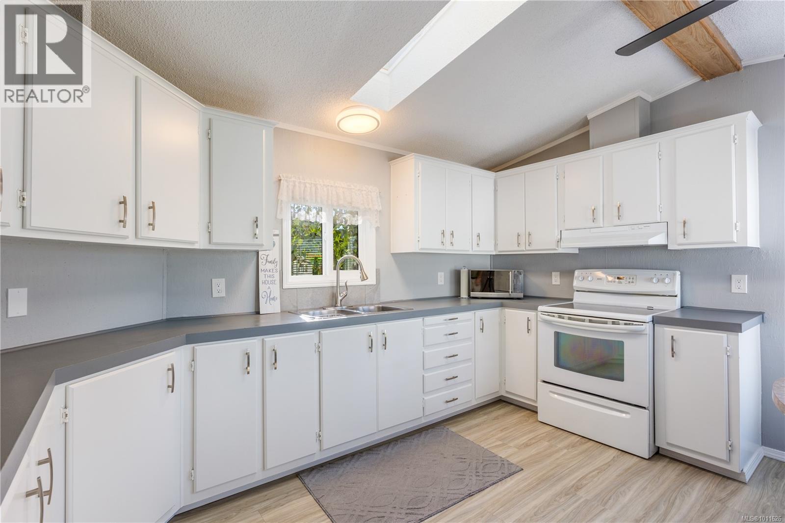 59 390 COWICHAN Ave, Courtenay