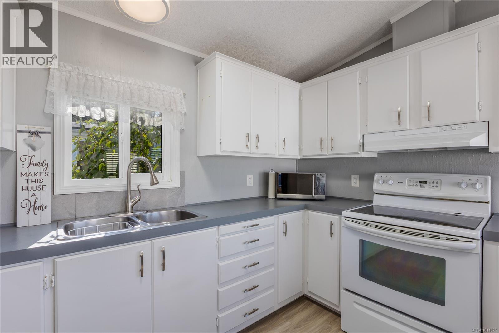 59 390 COWICHAN Ave, Courtenay