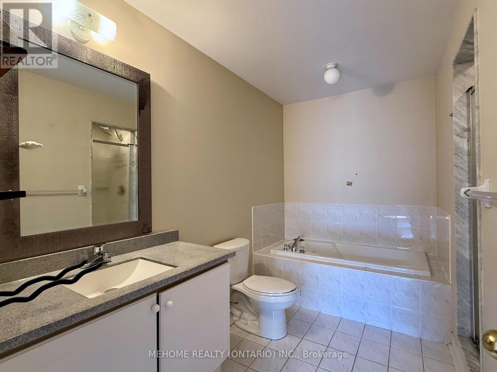 Photo 12 of 49 Selkirk Drive, Richmond Hill ON