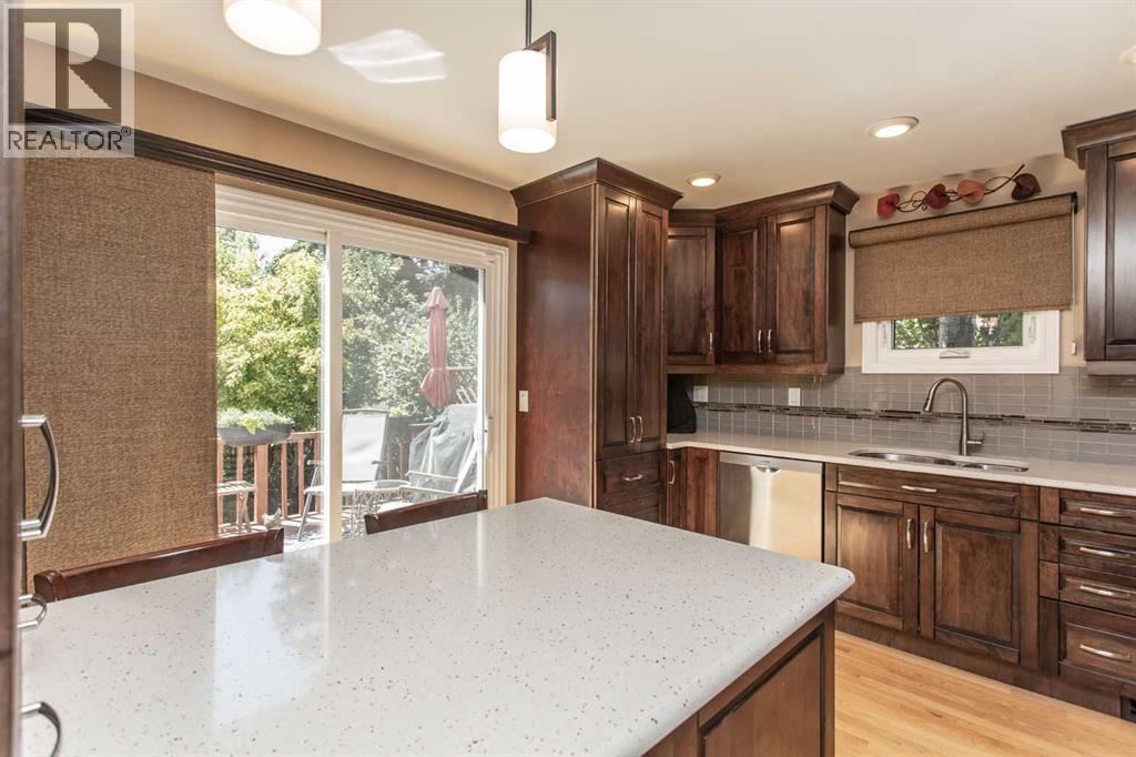 Photo 6 of 19 Oyen Crescent, Red Deer AB