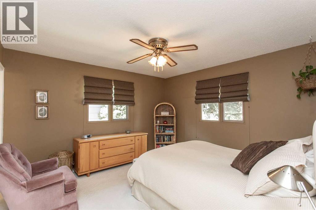 Photo 11 of 19 Oyen Crescent, Red Deer AB