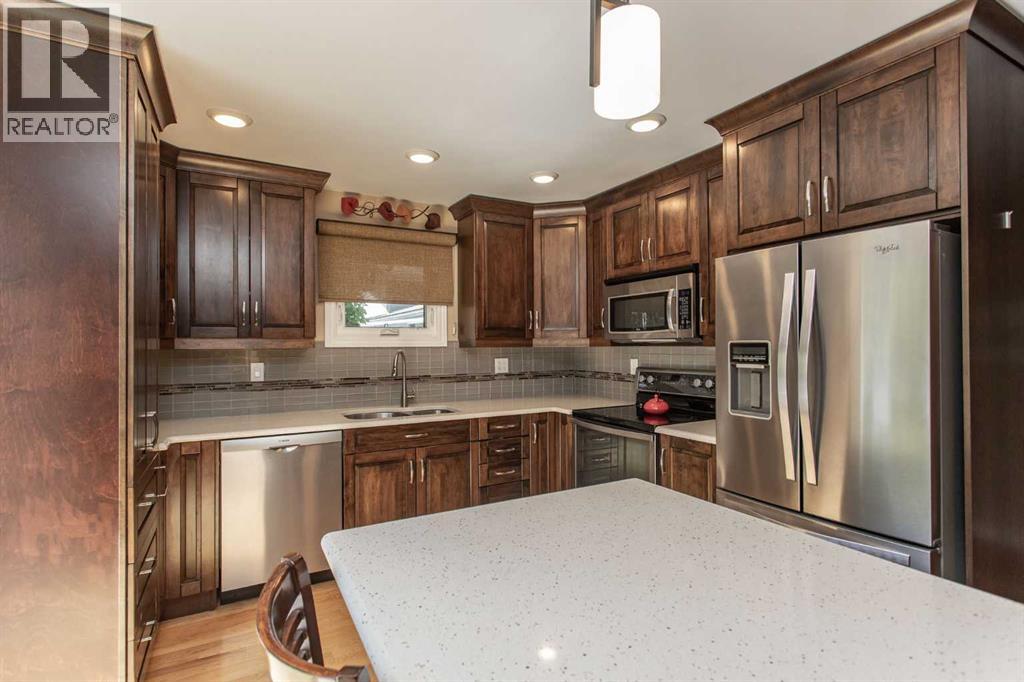 Photo 9 of 19 Oyen Crescent, Red Deer AB