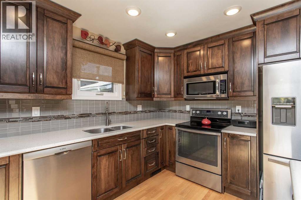 Photo 10 of 19 Oyen Crescent, Red Deer AB