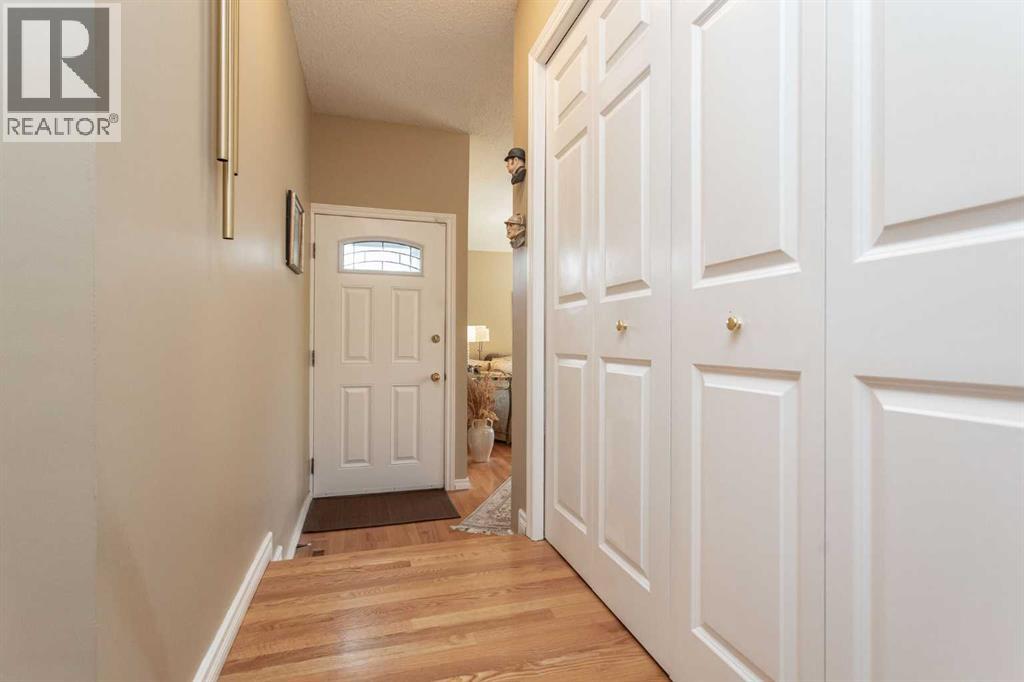 Photo 18 of 19 Oyen Crescent, Red Deer AB