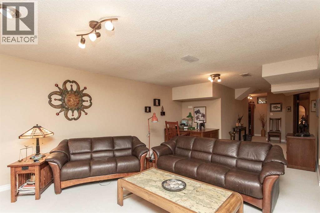 Photo 21 of 19 Oyen Crescent, Red Deer AB
