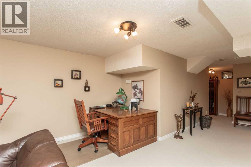 Photo 22 of 19 Oyen Crescent, Red Deer AB