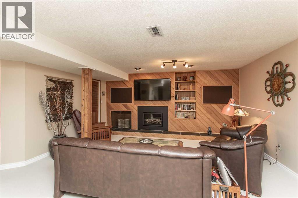Photo 20 of 19 Oyen Crescent, Red Deer AB