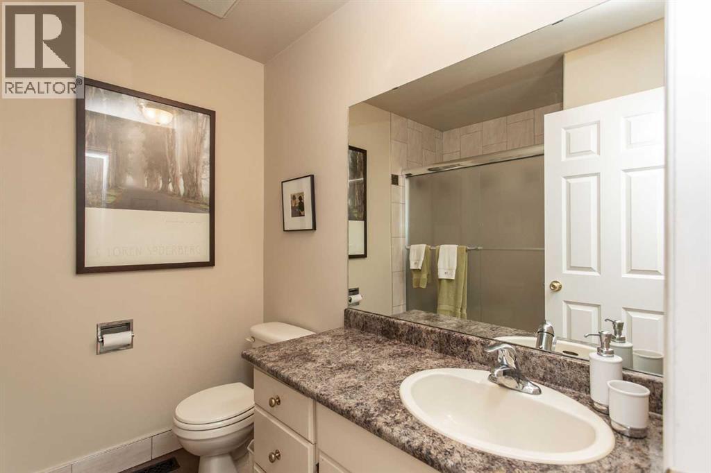 Photo 17 of 19 Oyen Crescent, Red Deer AB