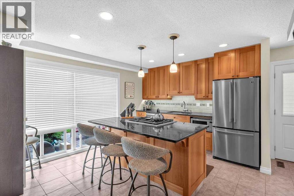 Photo 21 of 67 Woodfield Close Sw, Calgary AB
