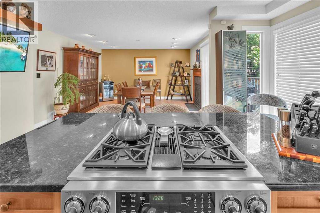 Photo 25 of 67 Woodfield Close Sw, Calgary AB