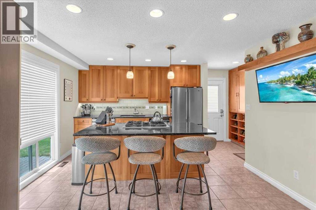 Photo 20 of 67 Woodfield Close Sw, Calgary AB