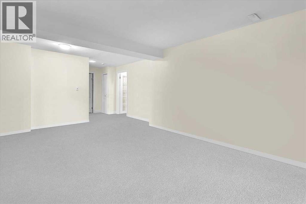 Photo 41 of 67 Woodfield Close Sw, Calgary AB