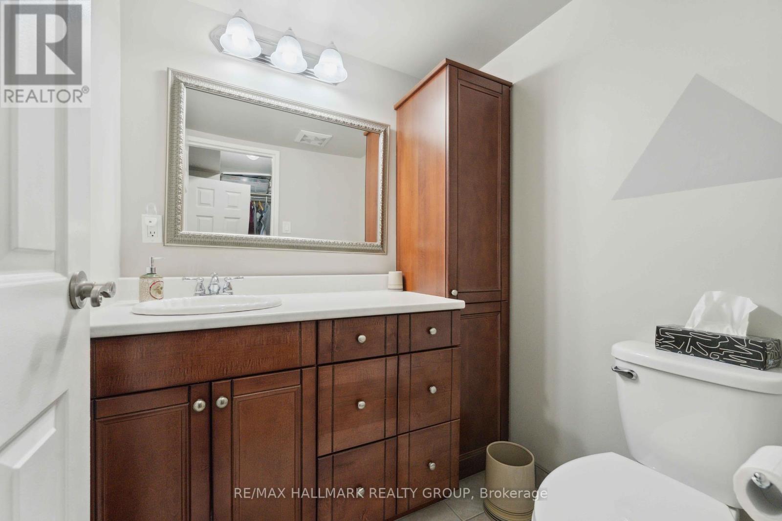 Photo 13 of 308 470 Laurier Avenue W, Ottawa ON