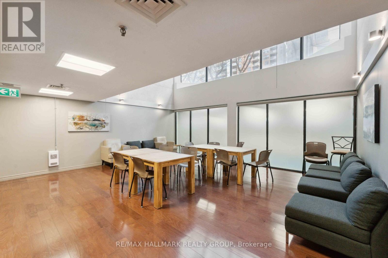 Photo 17 of 308 470 Laurier Avenue W, Ottawa ON