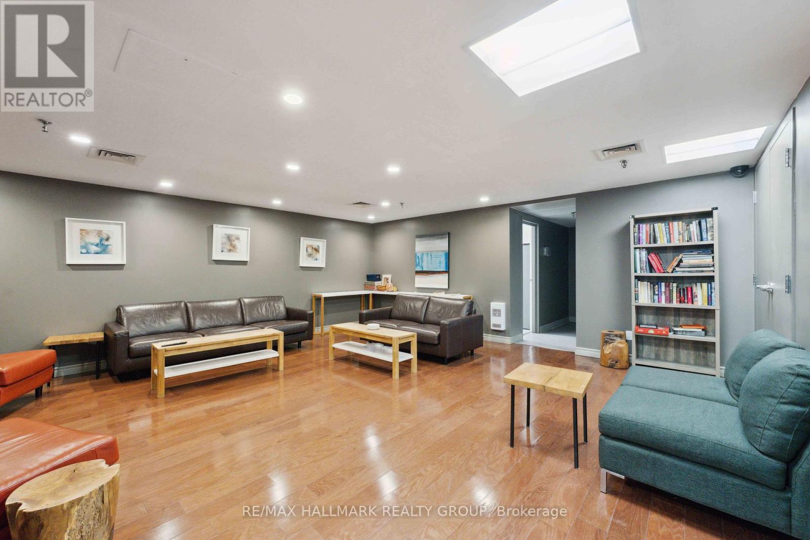 Photo 18 of 308 470 Laurier Avenue W, Ottawa ON