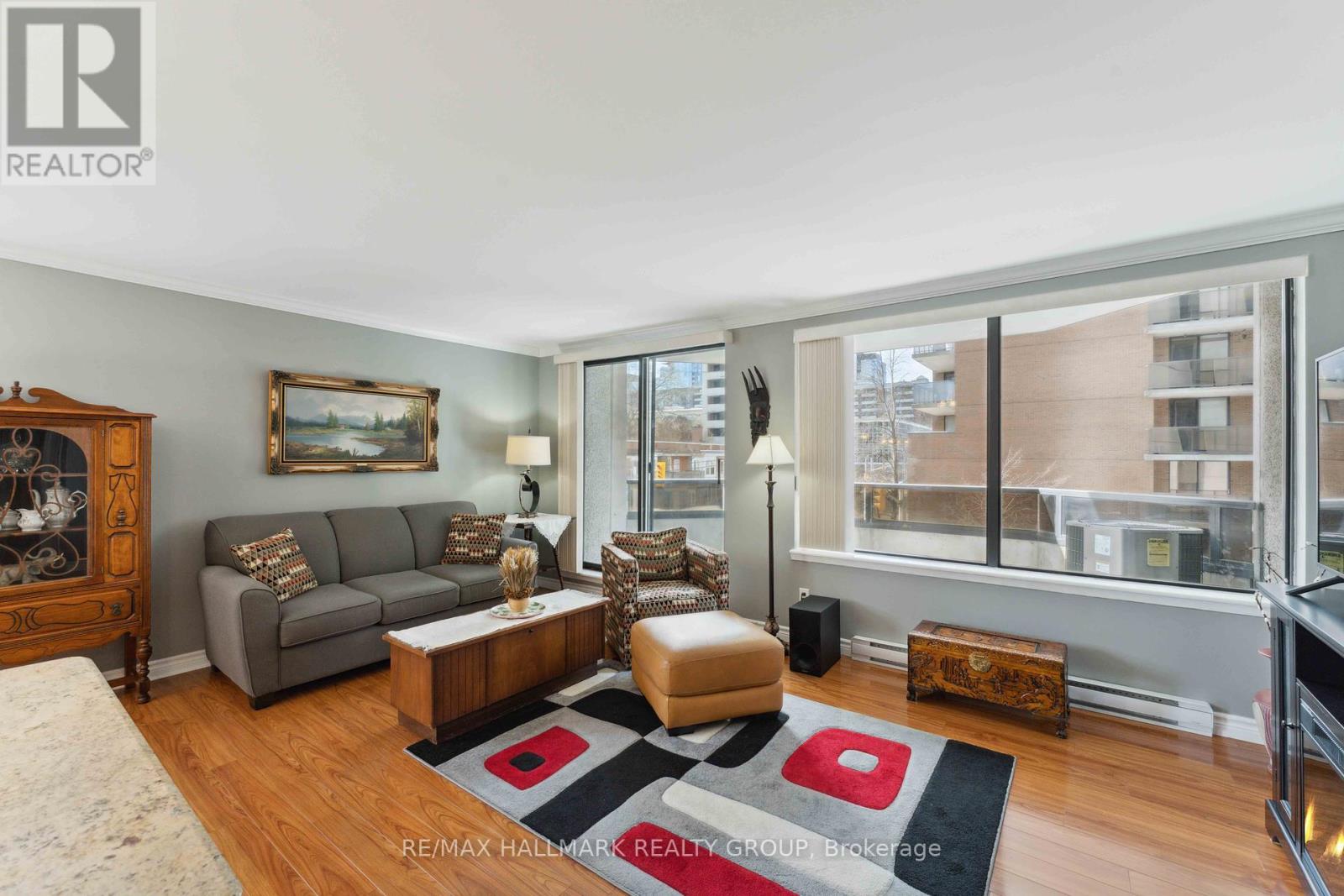 Photo 6 of 308 470 Laurier Avenue W, Ottawa ON
