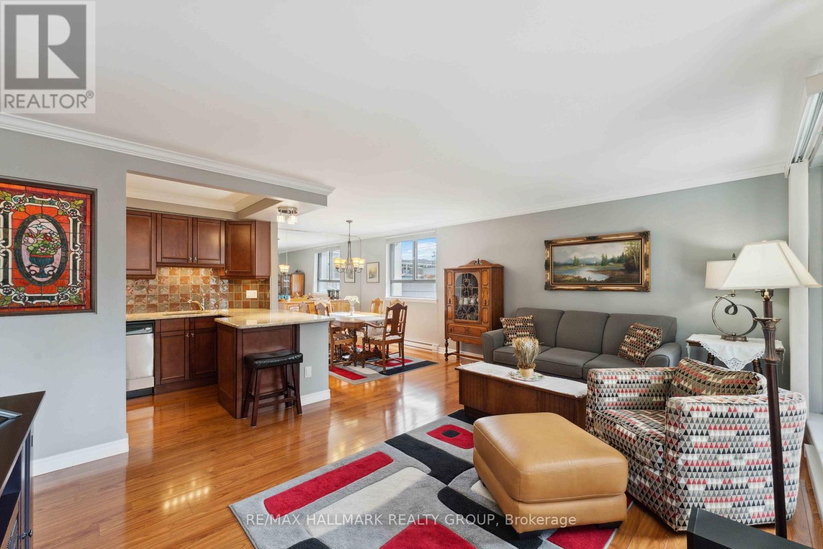 Photo 7 of 308 470 Laurier Avenue W, Ottawa ON