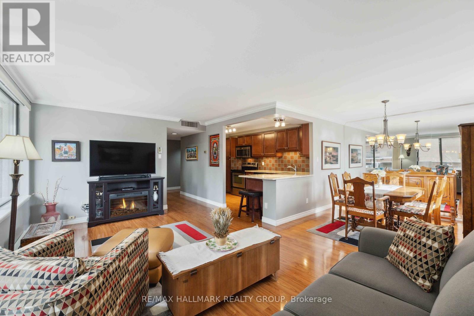 Photo 8 of 308 470 Laurier Avenue W, Ottawa ON