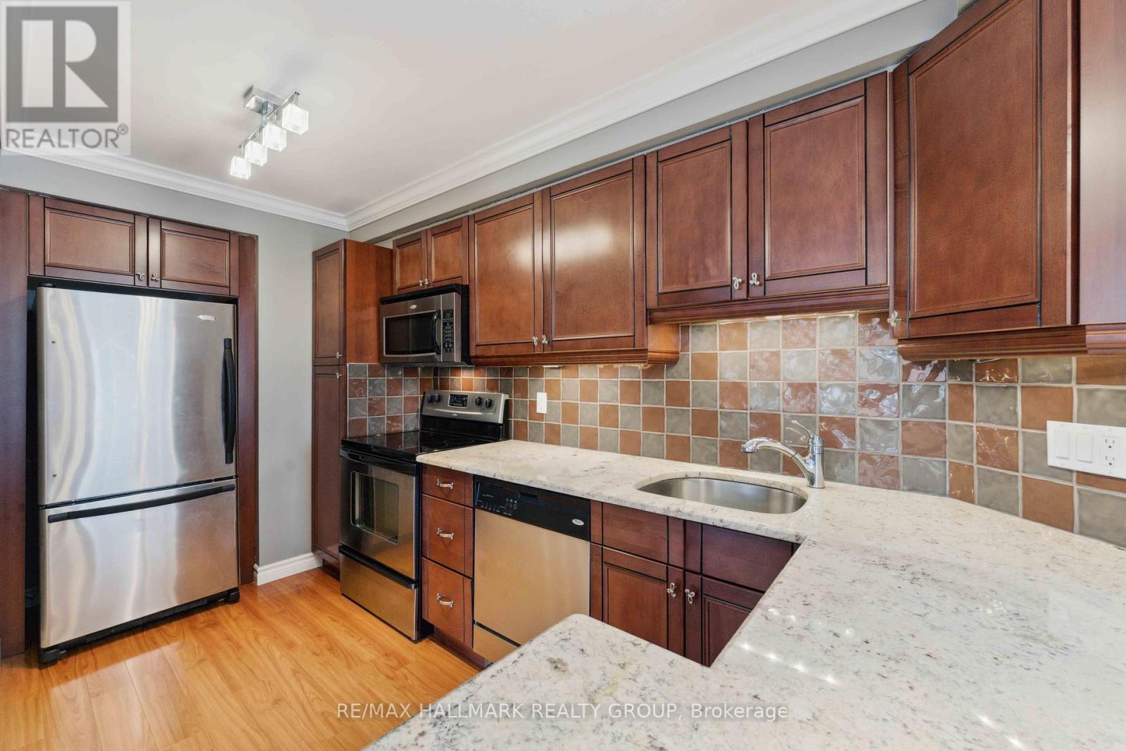 Photo 9 of 308 470 Laurier Avenue W, Ottawa ON