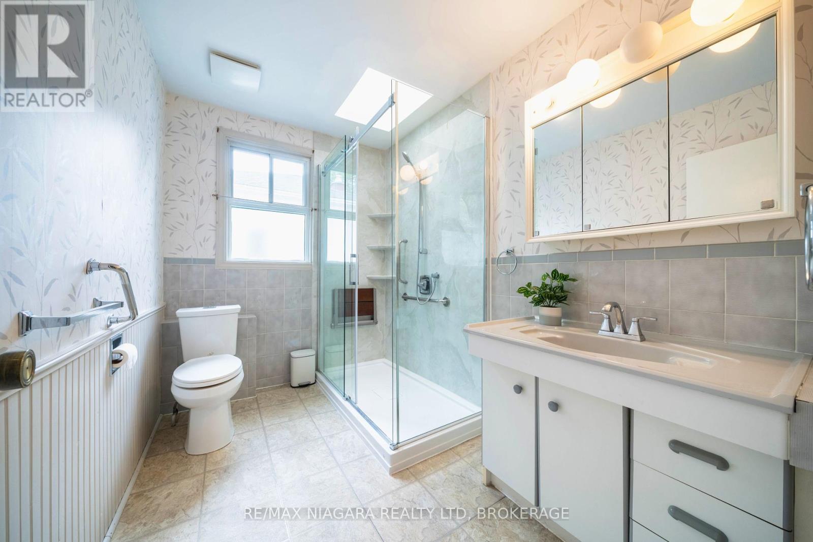 Photo 15 of 28 Bridge Street, St Catharines ON