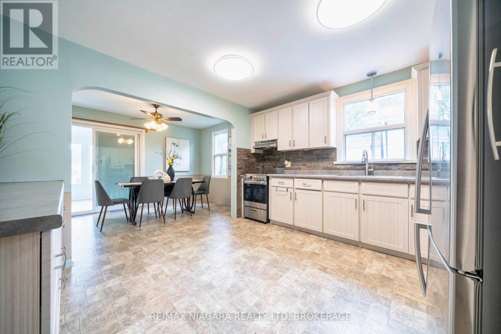 Photo 17 of 28 Bridge Street, St Catharines ON