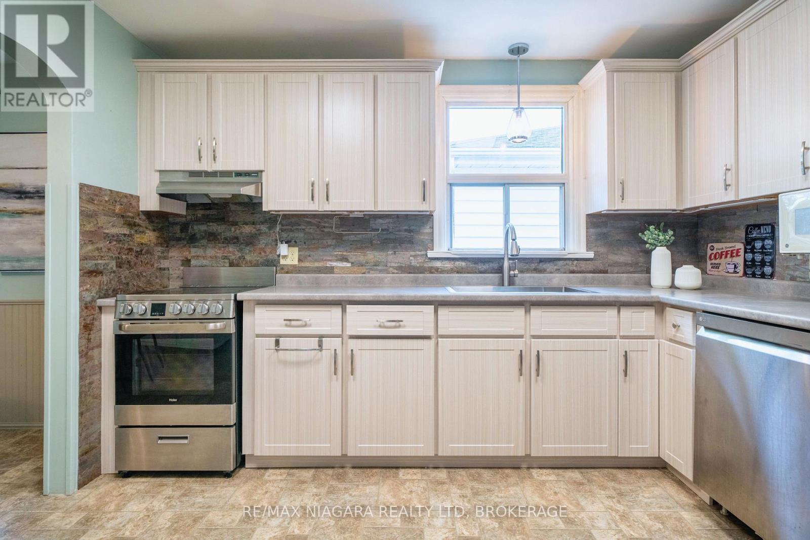Photo 20 of 28 Bridge Street, St Catharines ON