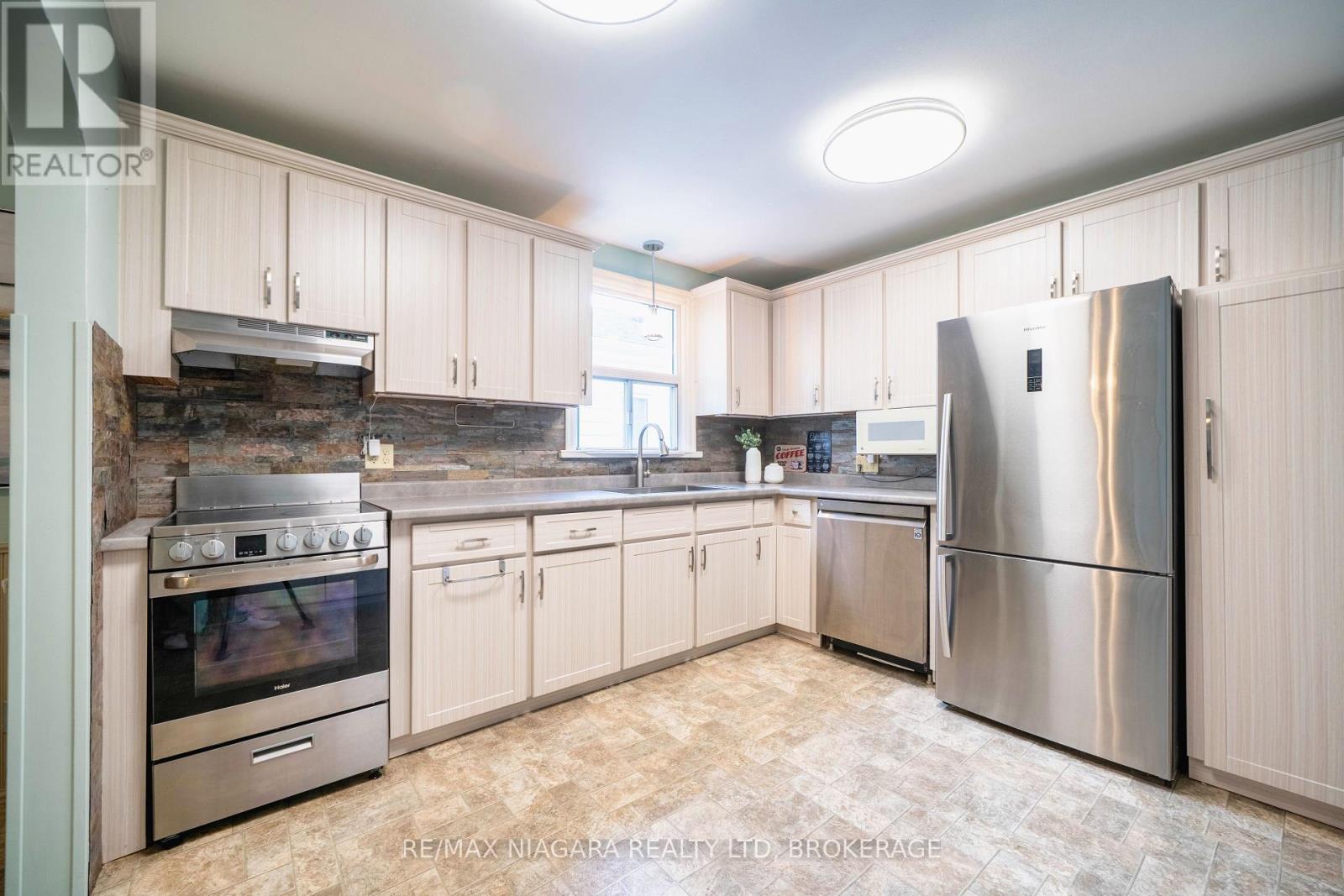 Photo 21 of 28 Bridge Street, St Catharines ON