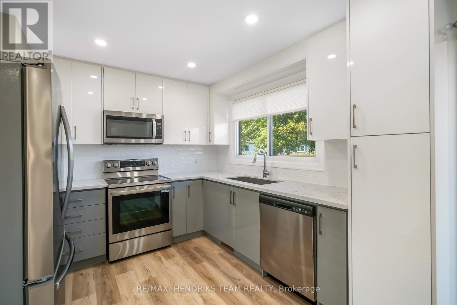 Photo 10 of 37 Coronation Boulevard, St Catharines ON