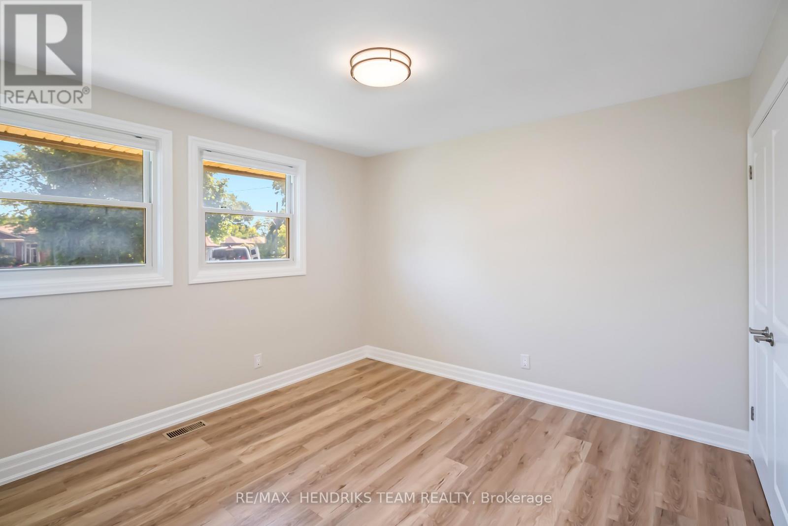 Photo 14 of 37 Coronation Boulevard, St Catharines ON