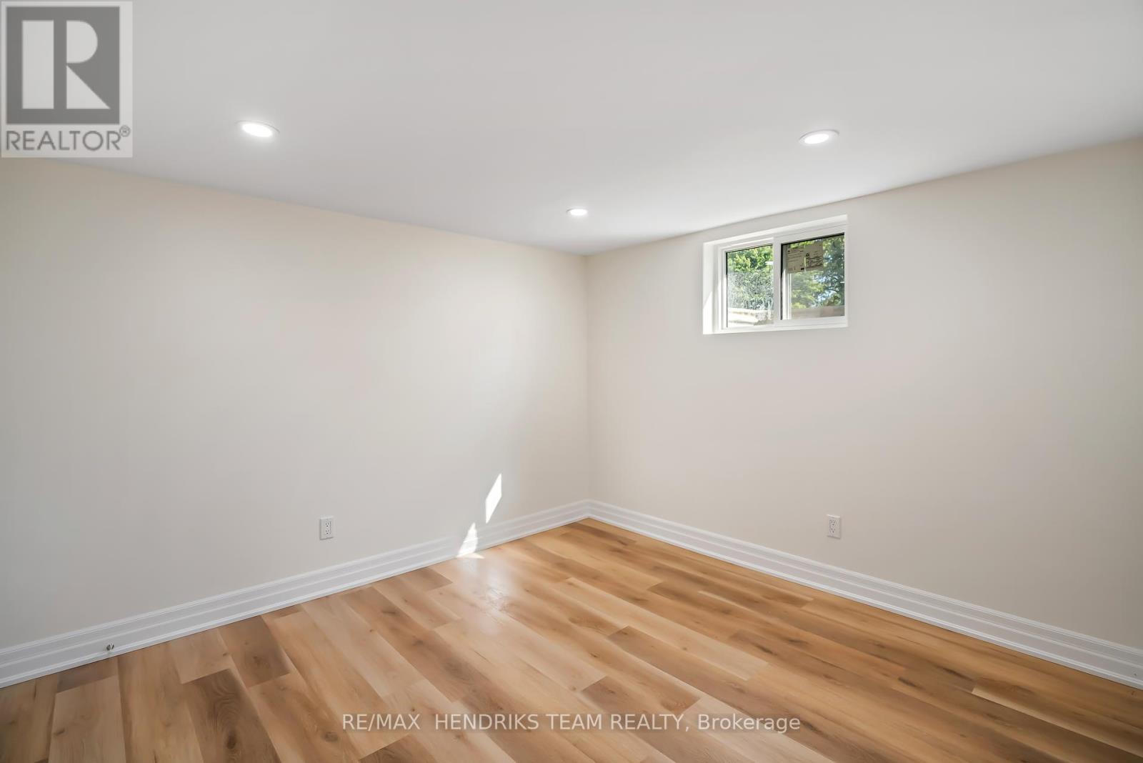 Photo 25 of 37 Coronation Boulevard, St Catharines ON
