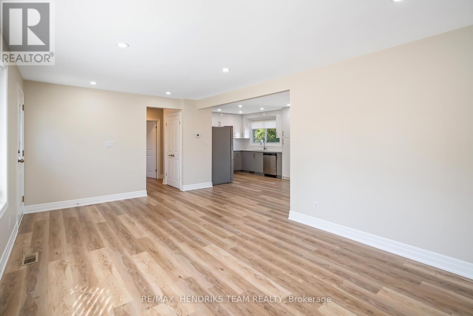 Photo 7 of 37 Coronation Boulevard, St Catharines ON