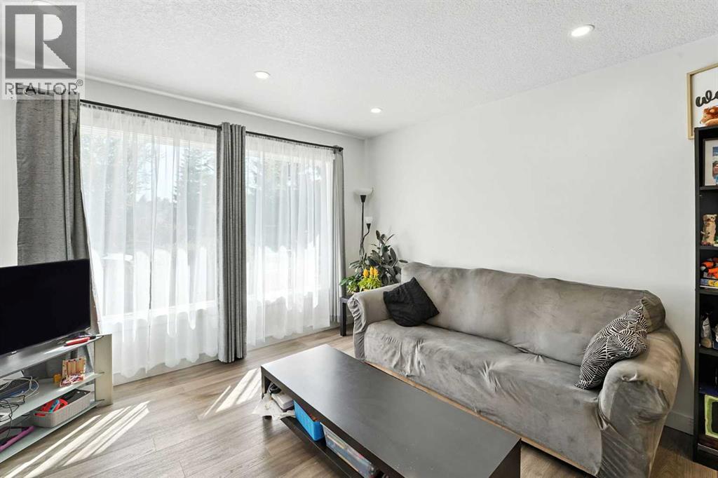 Photo 3 of 432 25 Avenue Ne, Calgary AB