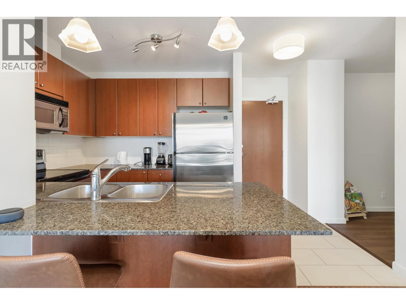 Photo 10 of 1808 610 Victoria Street, New Westminster BC