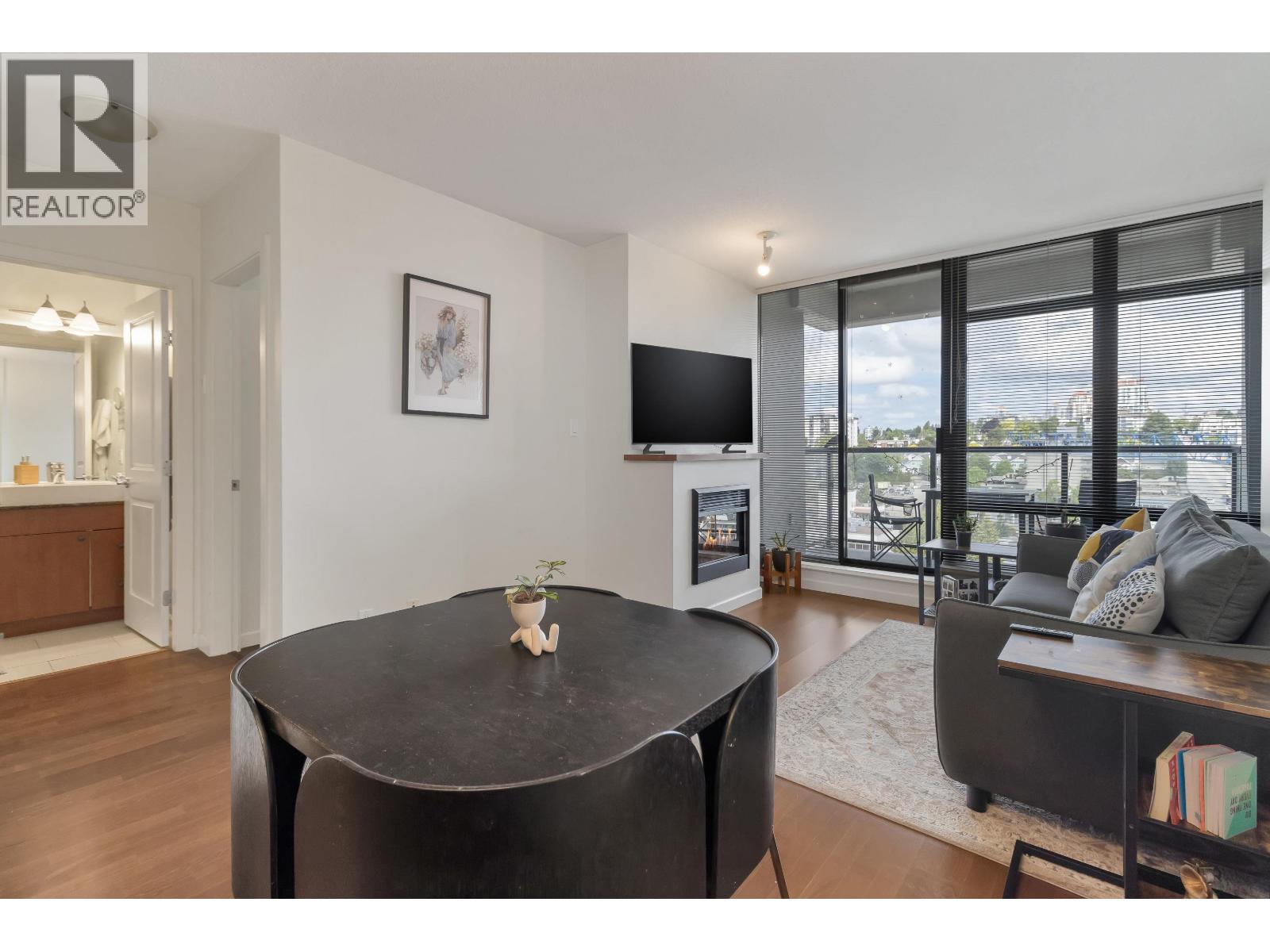 Photo 4 of 1808 610 Victoria Street, New Westminster BC