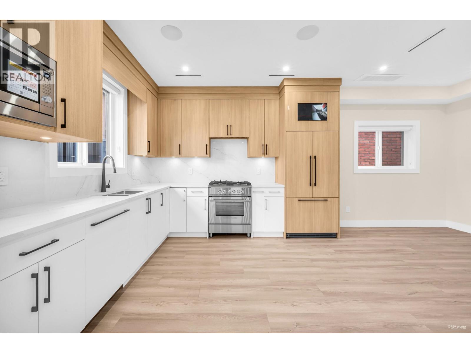 Photo 6 of 2369 Adanac Street, Vancouver BC