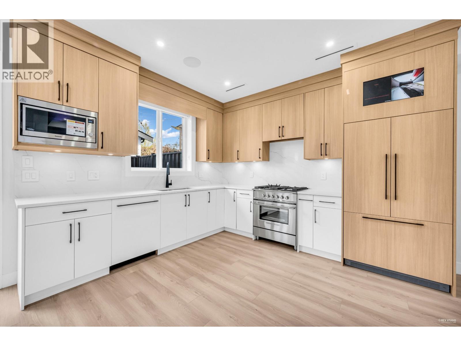 Photo 7 of 2369 Adanac Street, Vancouver BC