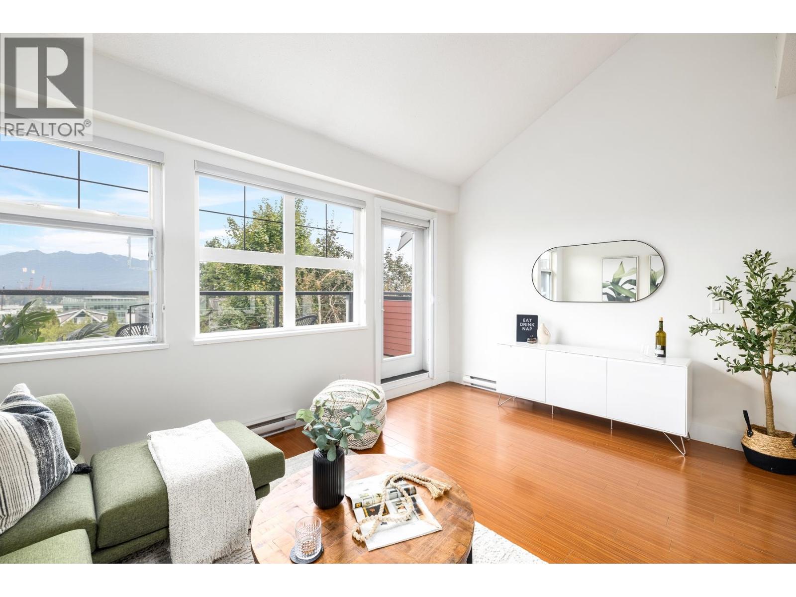 Photo 12 of 2276 St George Street, Vancouver BC