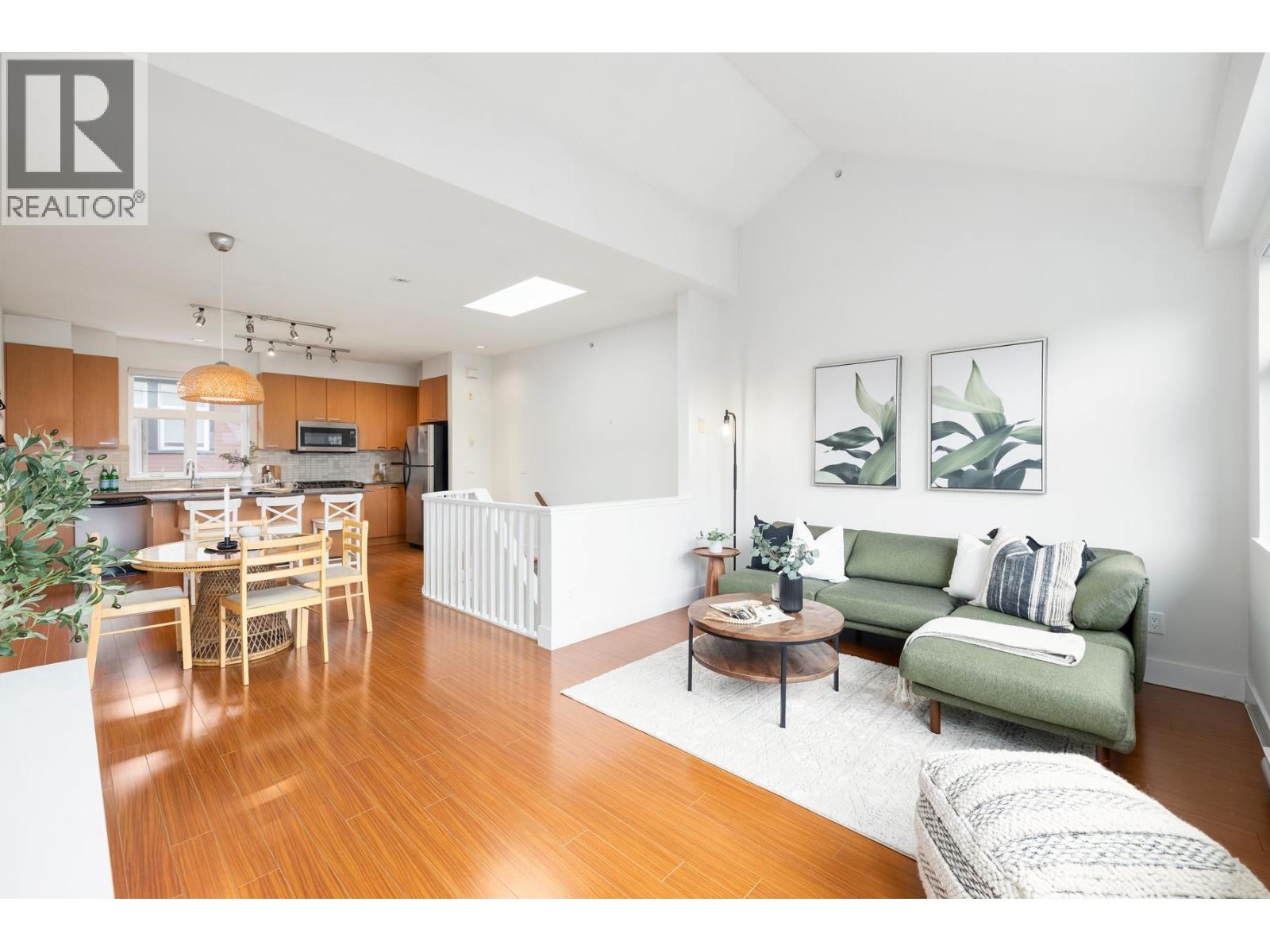 Photo 3 of 2276 St George Street, Vancouver BC