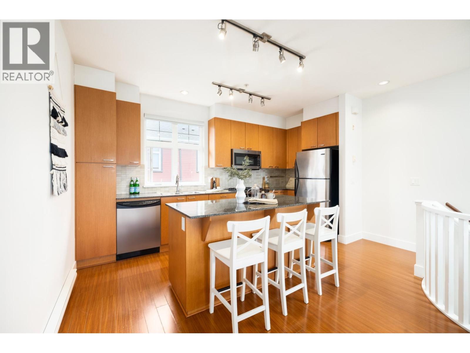 Photo 4 of 2276 St George Street, Vancouver BC