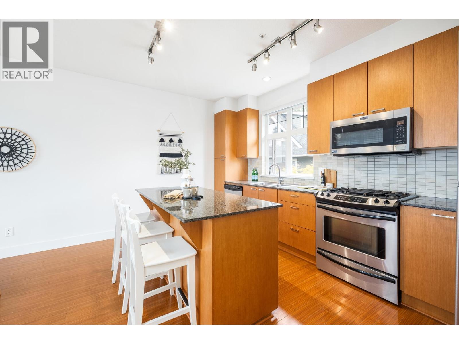 Photo 5 of 2276 St George Street, Vancouver BC