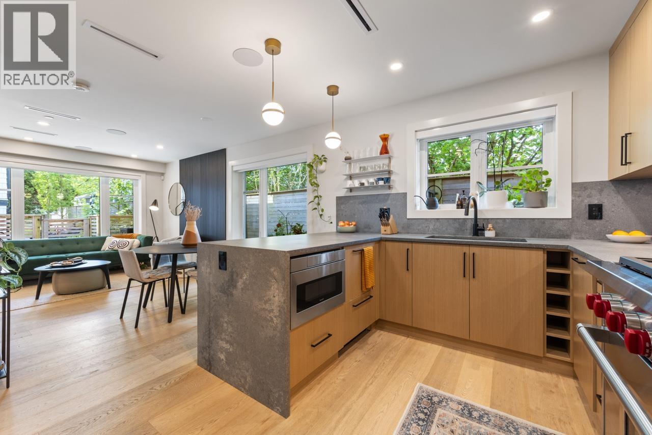 1827 W 15TH AVENUE, Vancouver