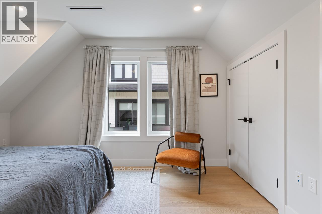 1827 W 15TH AVENUE, Vancouver