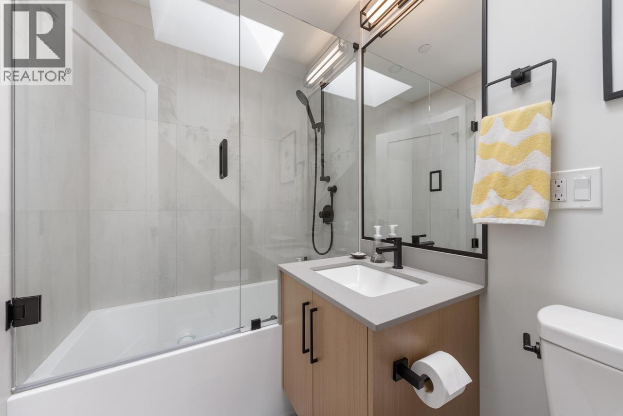 1827 W 15TH AVENUE, Vancouver