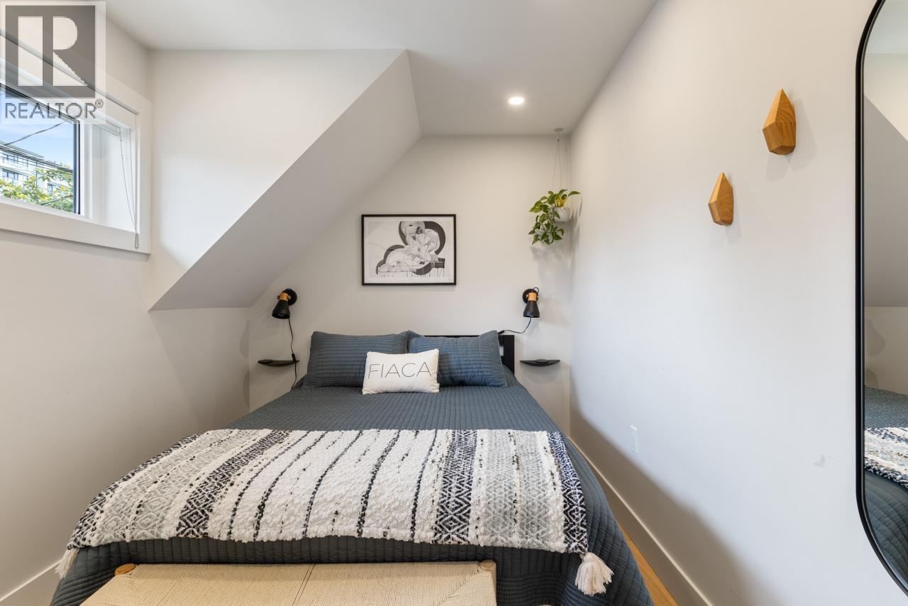 1827 W 15TH AVENUE, Vancouver