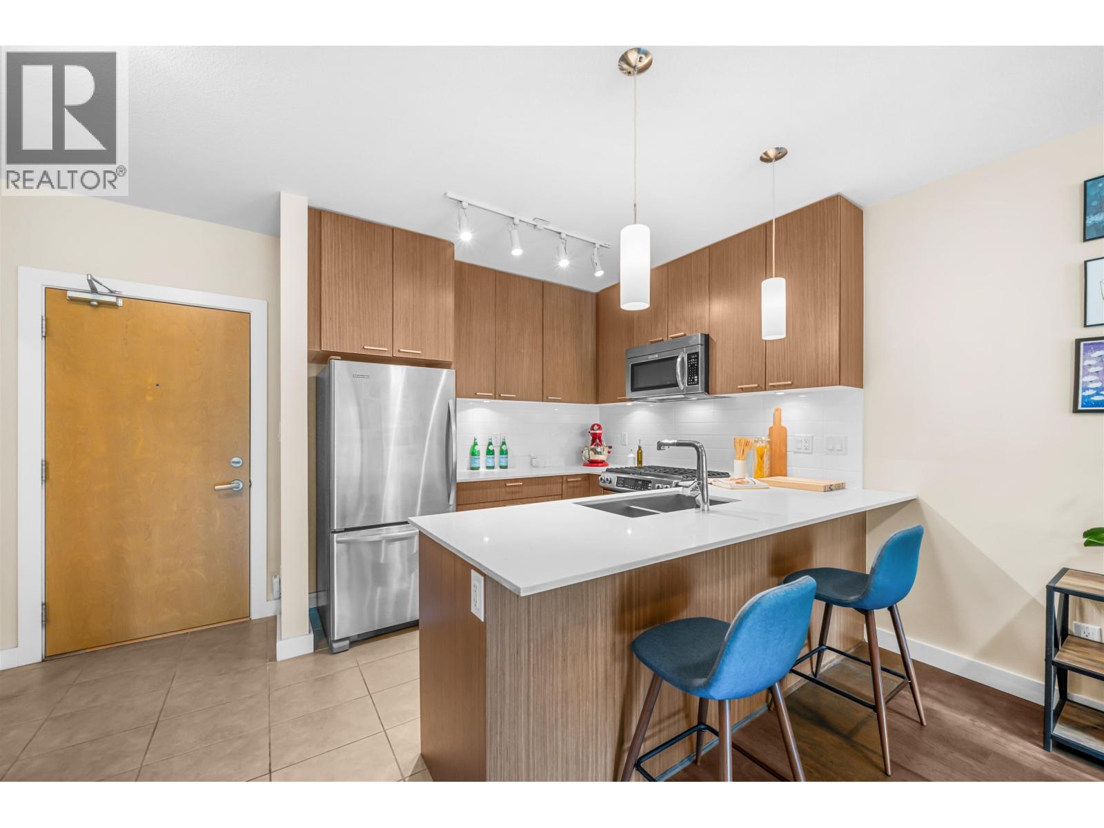 Photo 12 of 215 1330 Marine Drive, North Vancouver BC