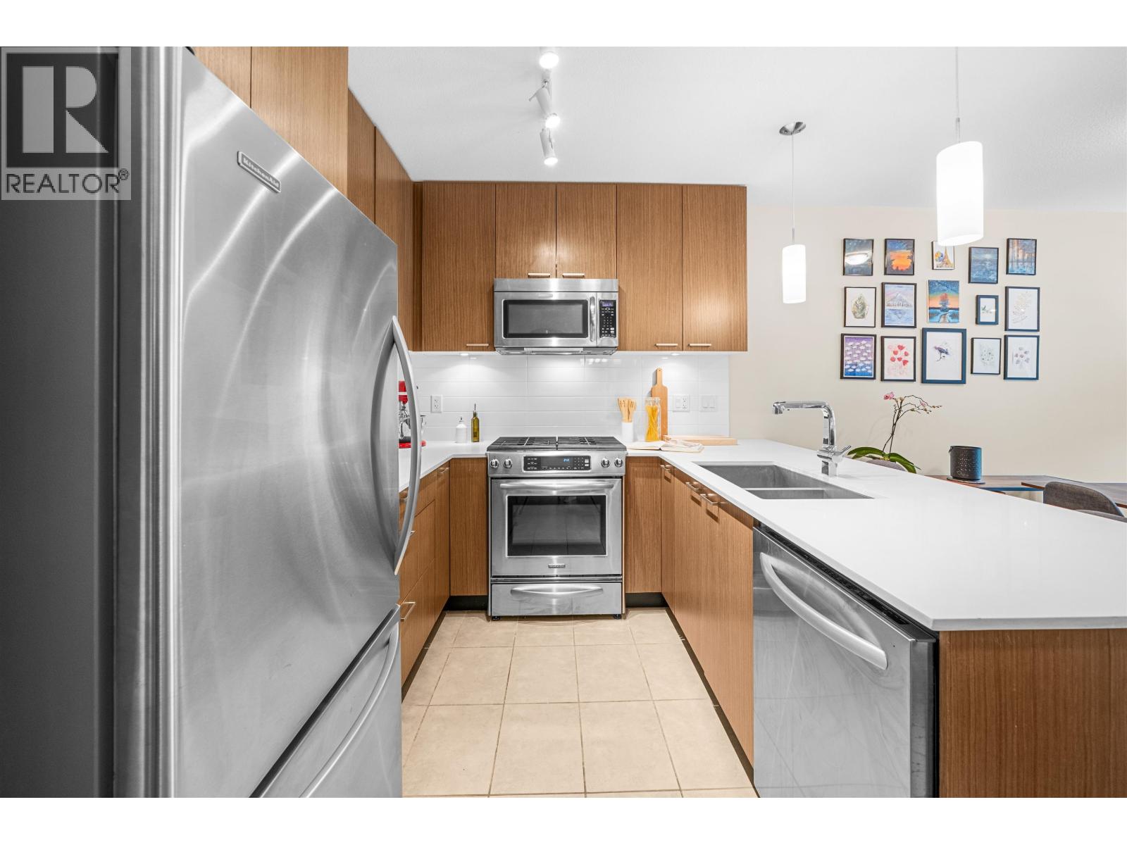 Photo 13 of 215 1330 Marine Drive, North Vancouver BC